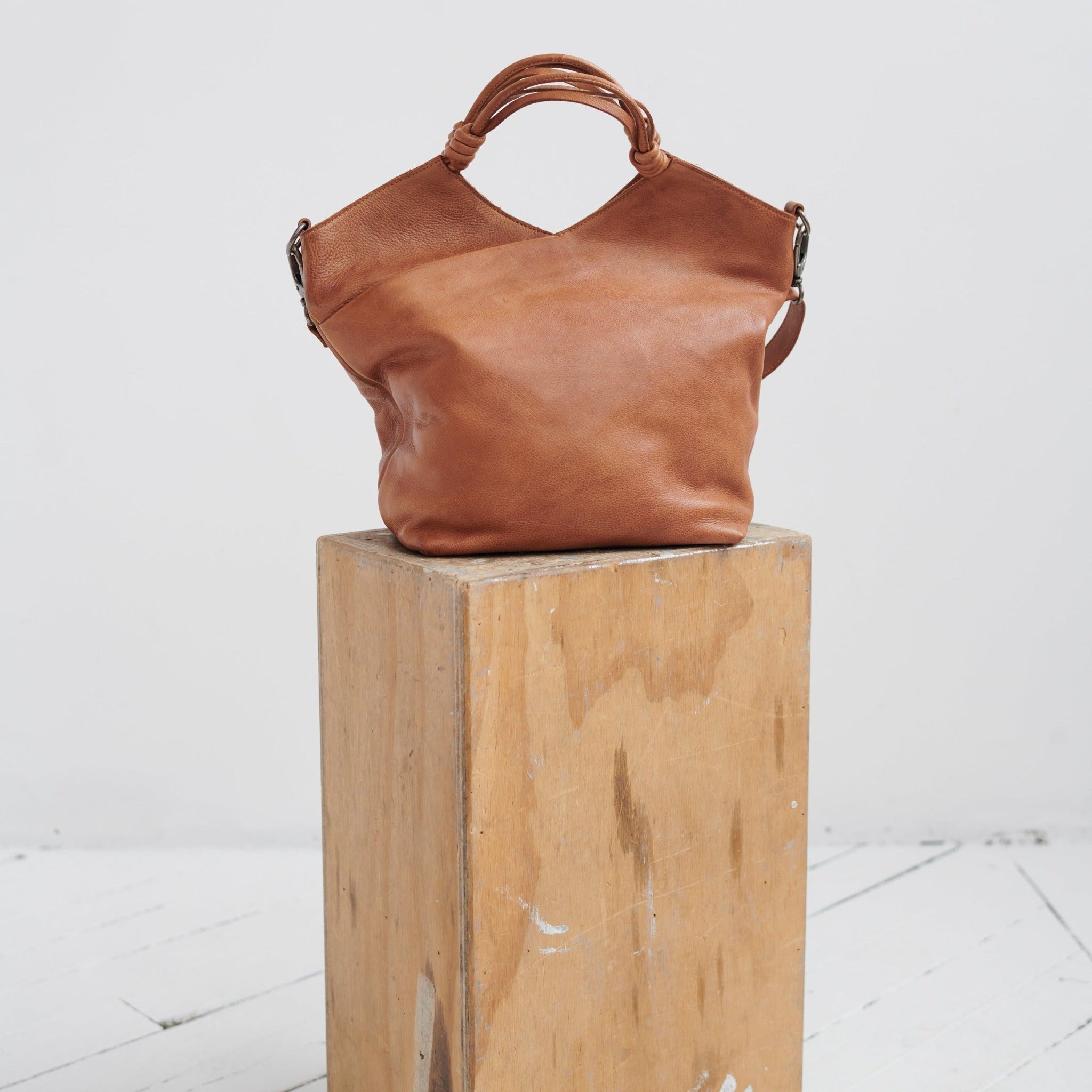 Nash Leather Crossbody Bag - Image 2