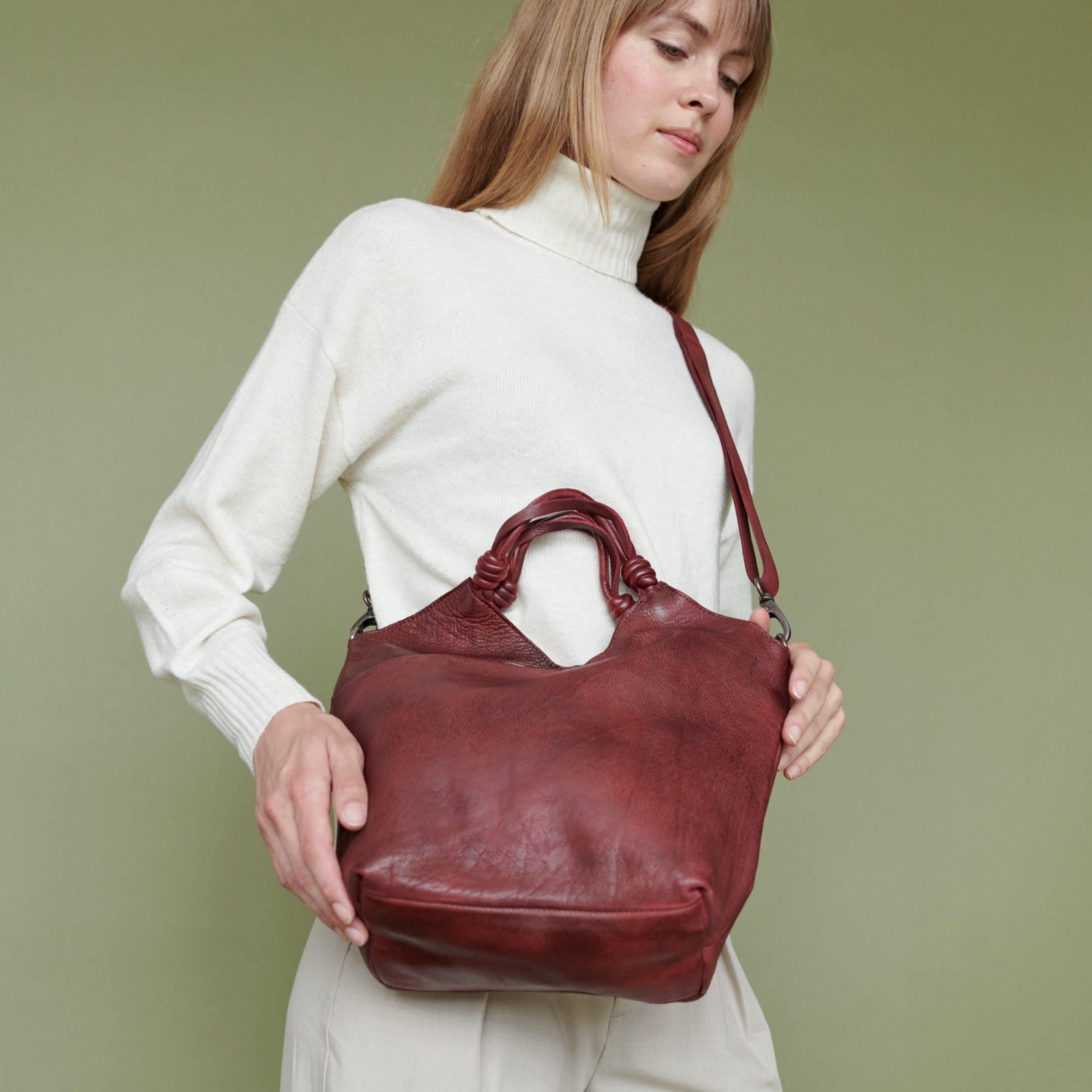 Nash Leather Crossbody Bag - Image 15