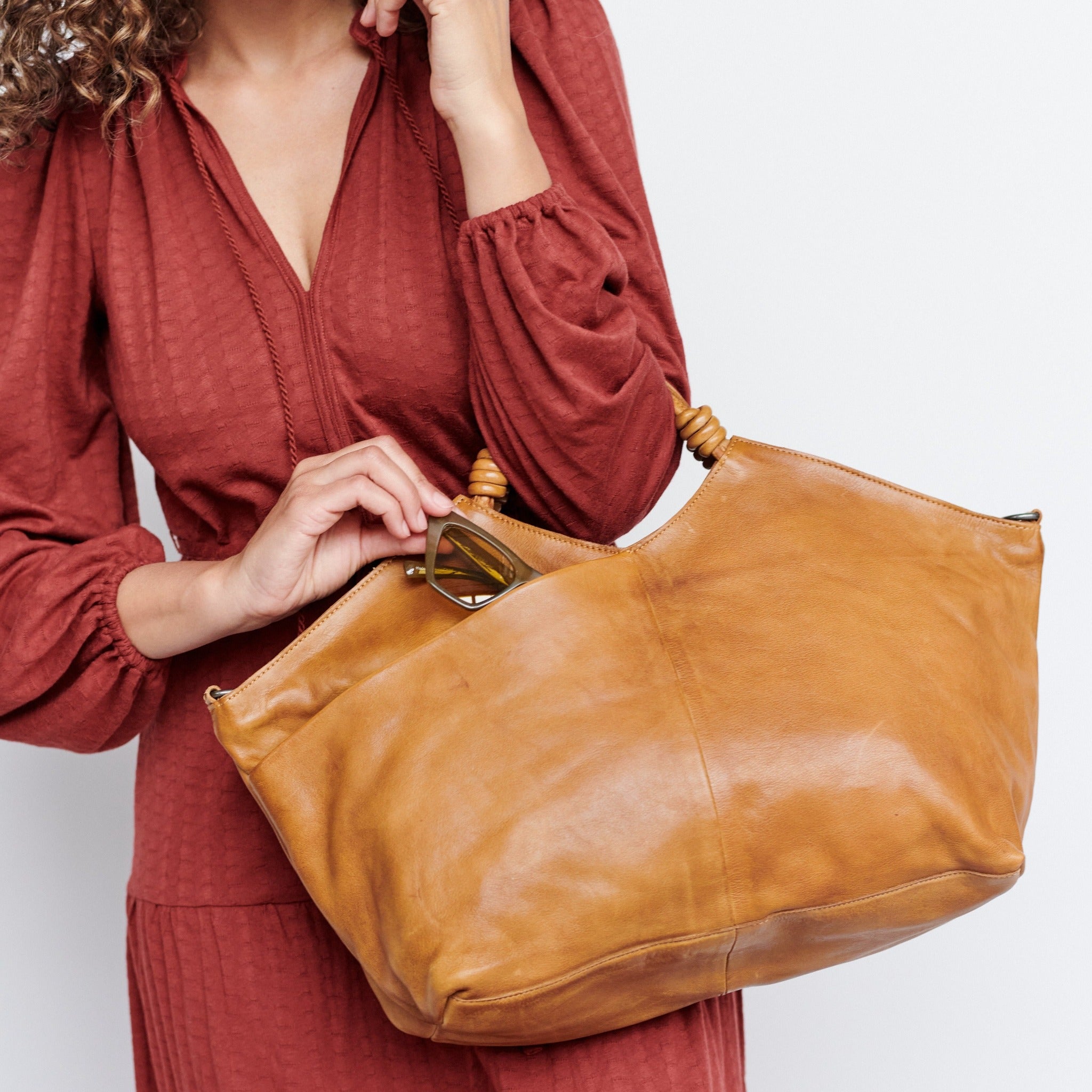 Nelly Leather Crossbody Bag - Image 18