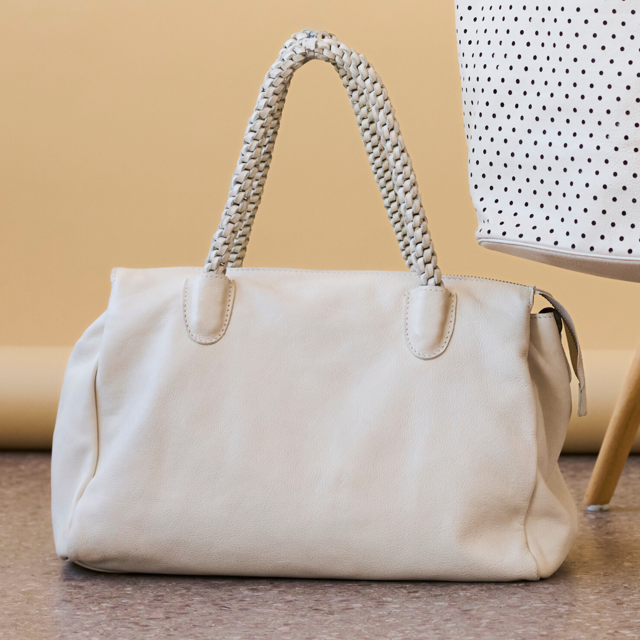 Roam Leather Shoulderbag - Image 4
