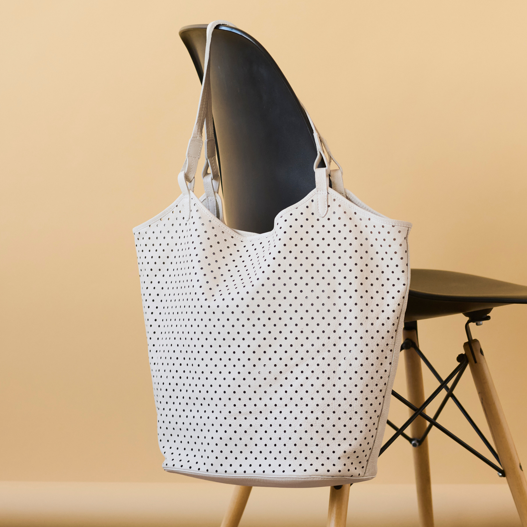 Tour Leather Tote Bag - Image 4